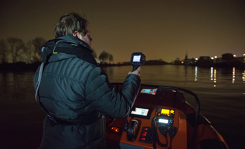 Warmtebeeldcamera geeft Safetyboat zicht in het donker