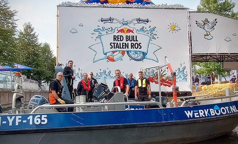 Red Bull stalen Ros in Den Haag